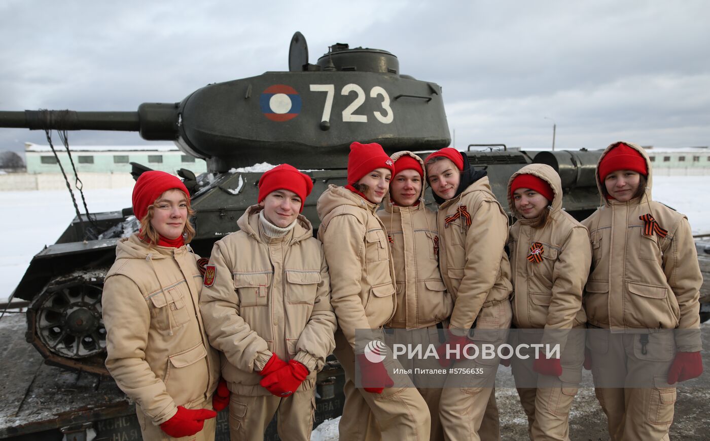 Прибытие эшелона с танками Т-34 в Московскую область   