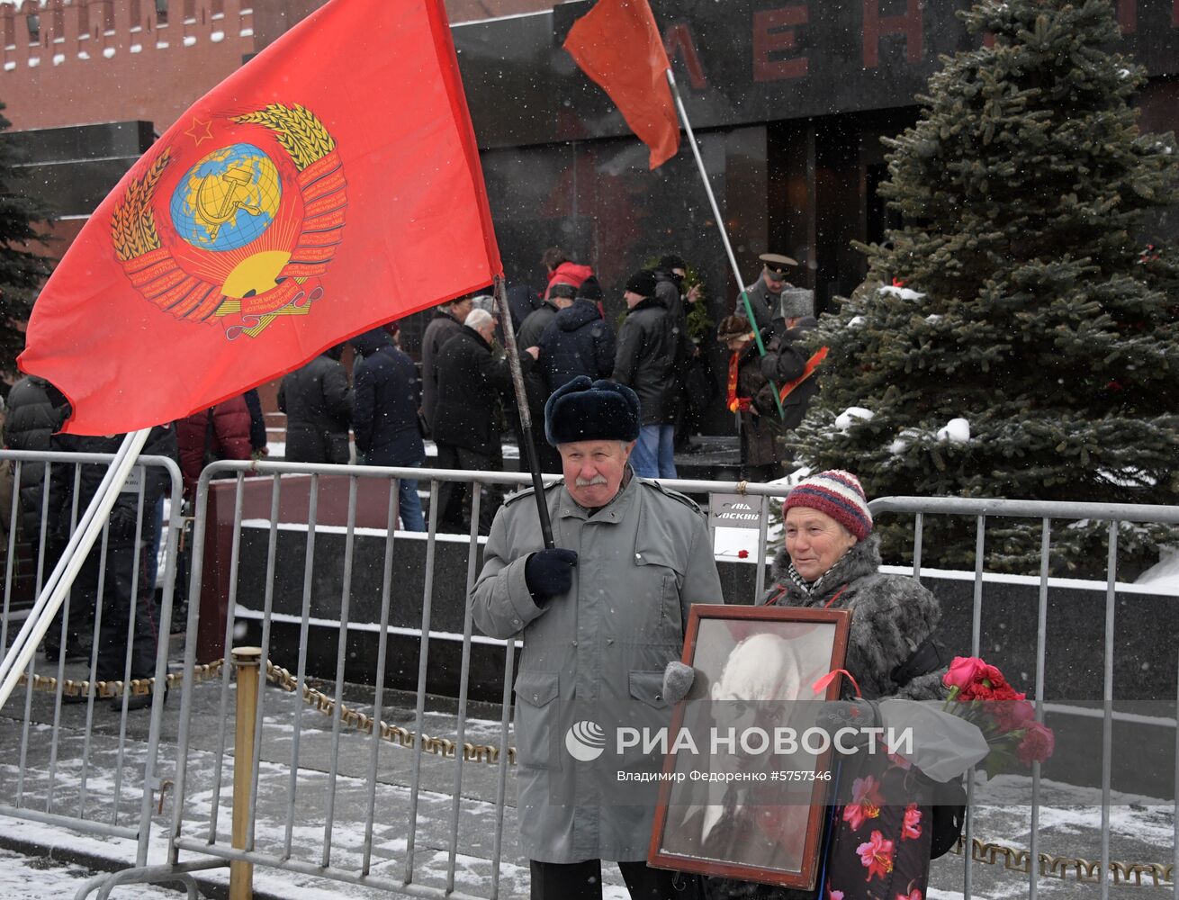 Возложение цветов и венков к Мавзолею В.И. Ленина на Красной площади 