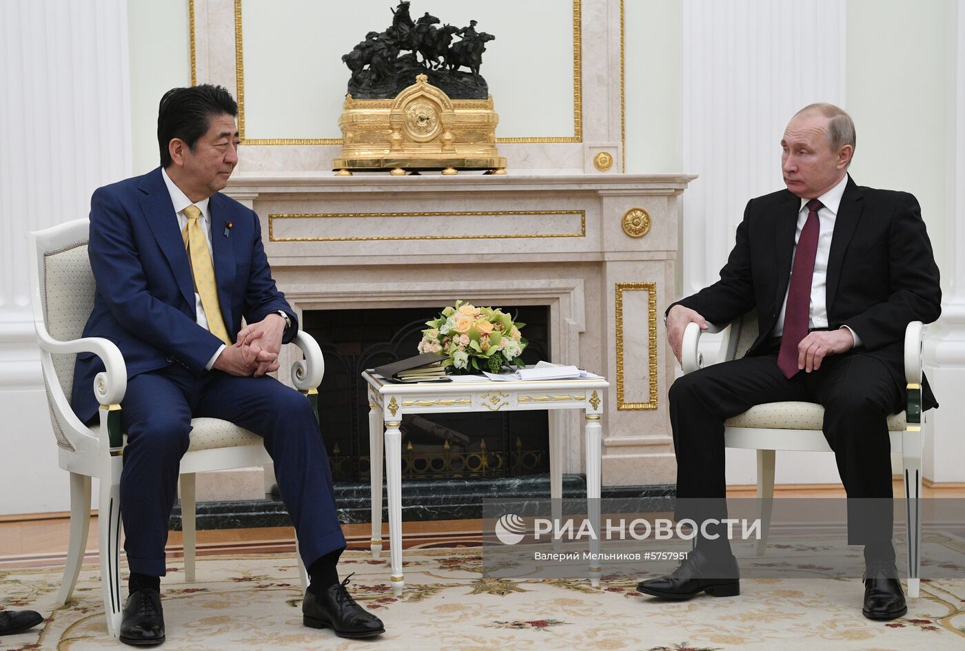 Президент РФ В. Путин встретился с премьер-министром Японии С. Абэ