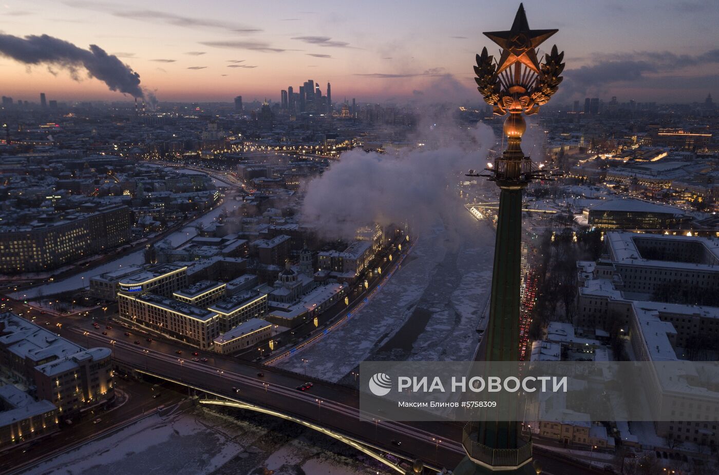 Высотка на Котельнической набережной в Москве