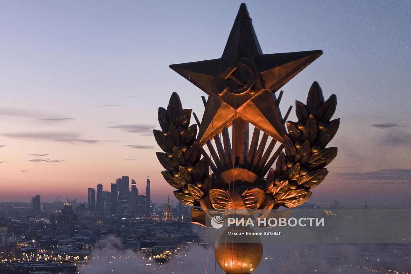 Высотка на Котельнической набережной в Москве