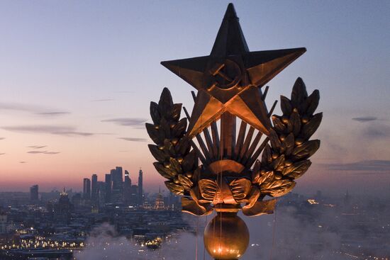 Высотка на Котельнической набережной в Москве