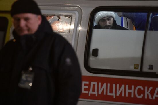 Пострадавшие моряки с горящих танкеров доставлены в Керчь