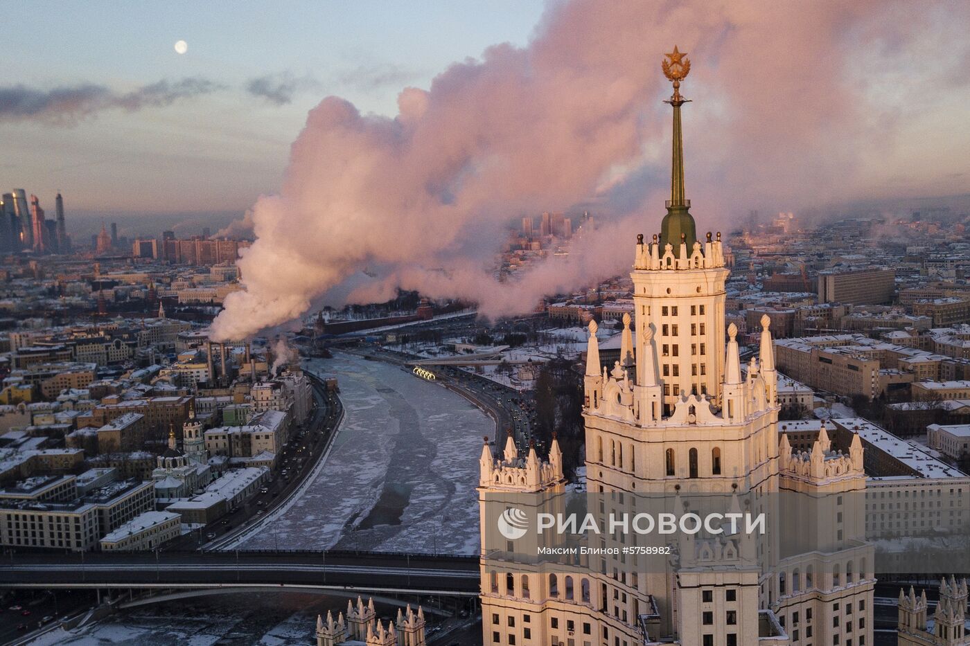 Высотка на Котельнической набережной в Москве