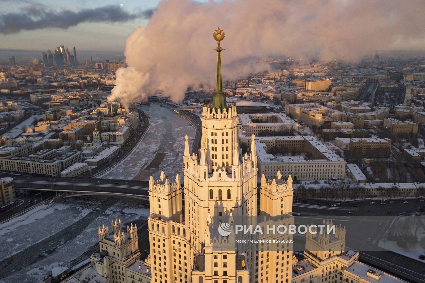Высотка на Котельнической набережной в Москве
