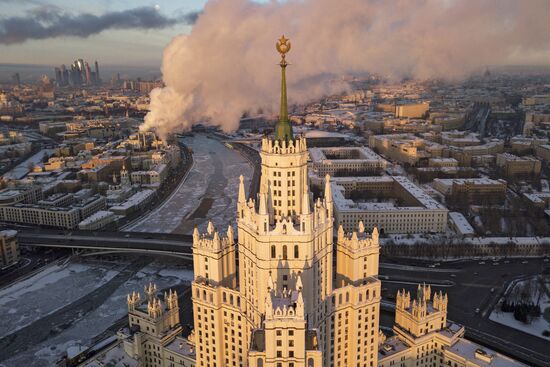 Высотка на Котельнической набережной в Москве
