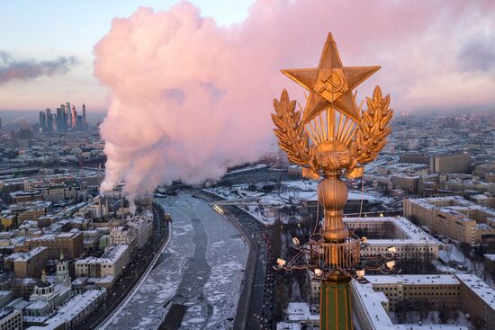 Высотка на Котельнической набережной в Москве