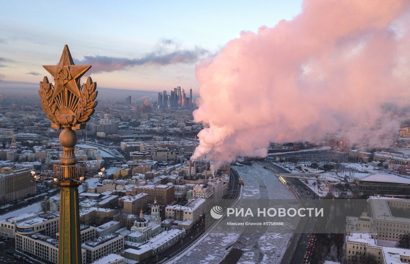 Высотка на Котельнической набережной в Москве