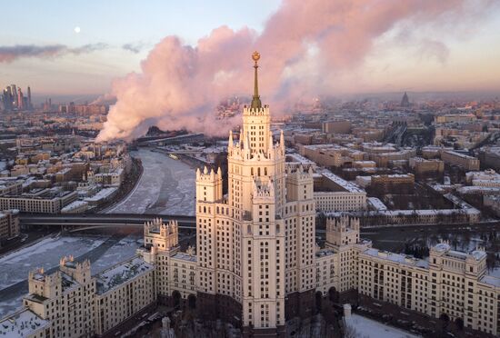 Высотка на Котельнической набережной в Москве