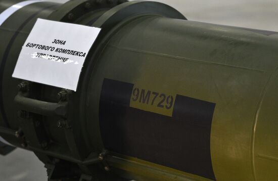 Демонстрация ракеты 9М729 для военных атташе 