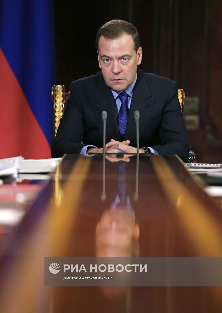 Премьер-министр РФ Д. Медведев провел совещание по вопросу развития "Роскосмоса"