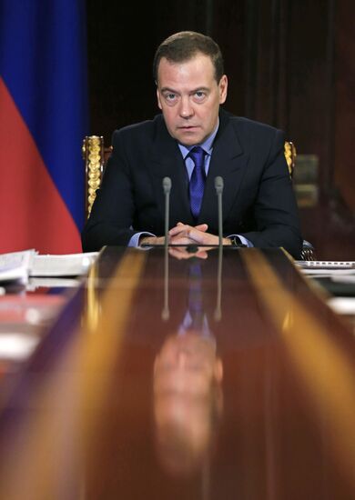 Премьер-министр РФ Д. Медведев провел совещание по вопросу развития "Роскосмоса"
