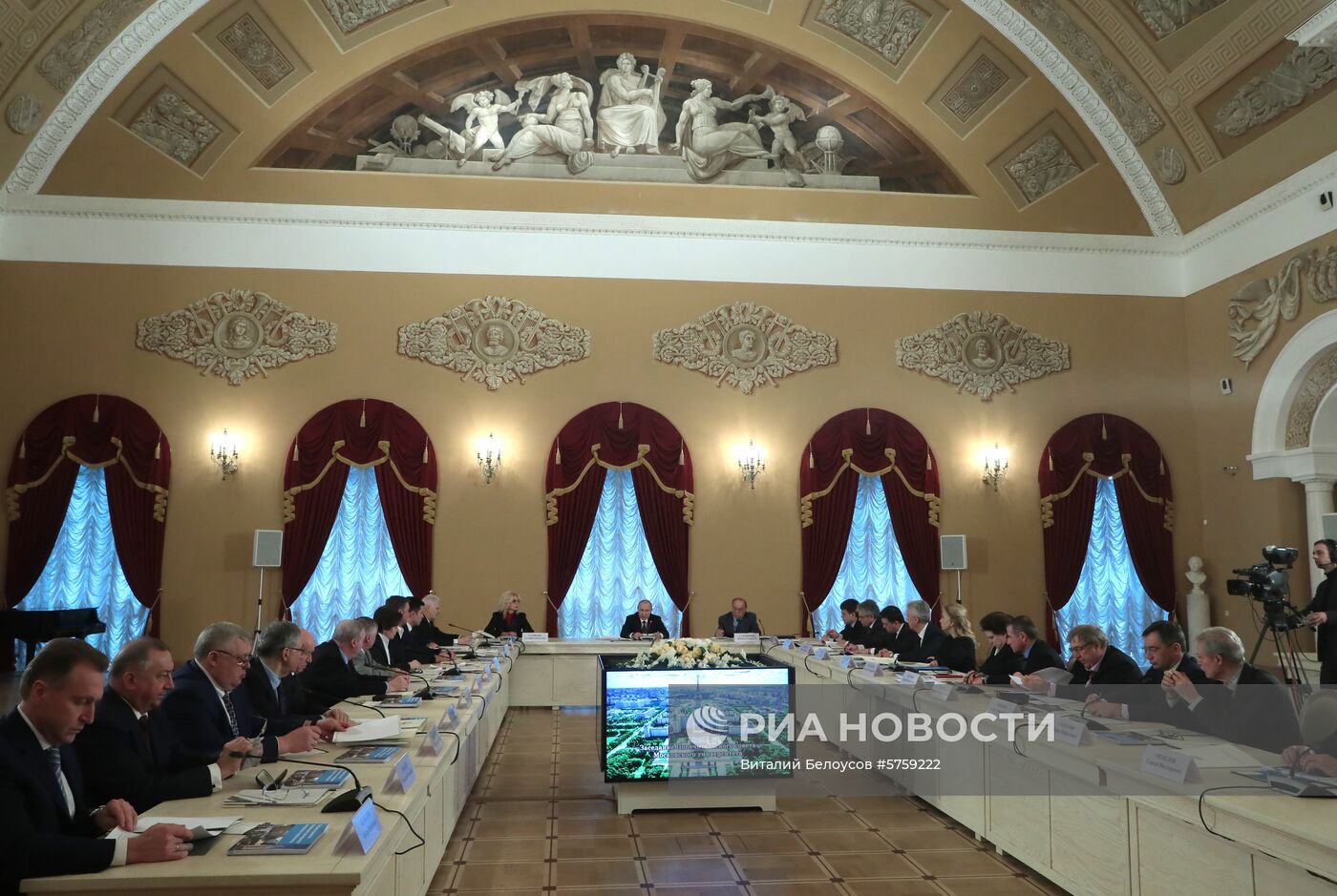 Президент РФ В. Путин провел заседание попечительского совета МГУ имени М.В. Ломоносова 