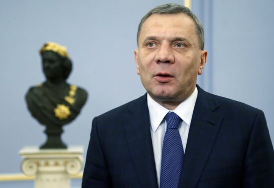 Премьер-министр РФ Д. Медведев провел совещание по вопросу развития "Роскосмоса"