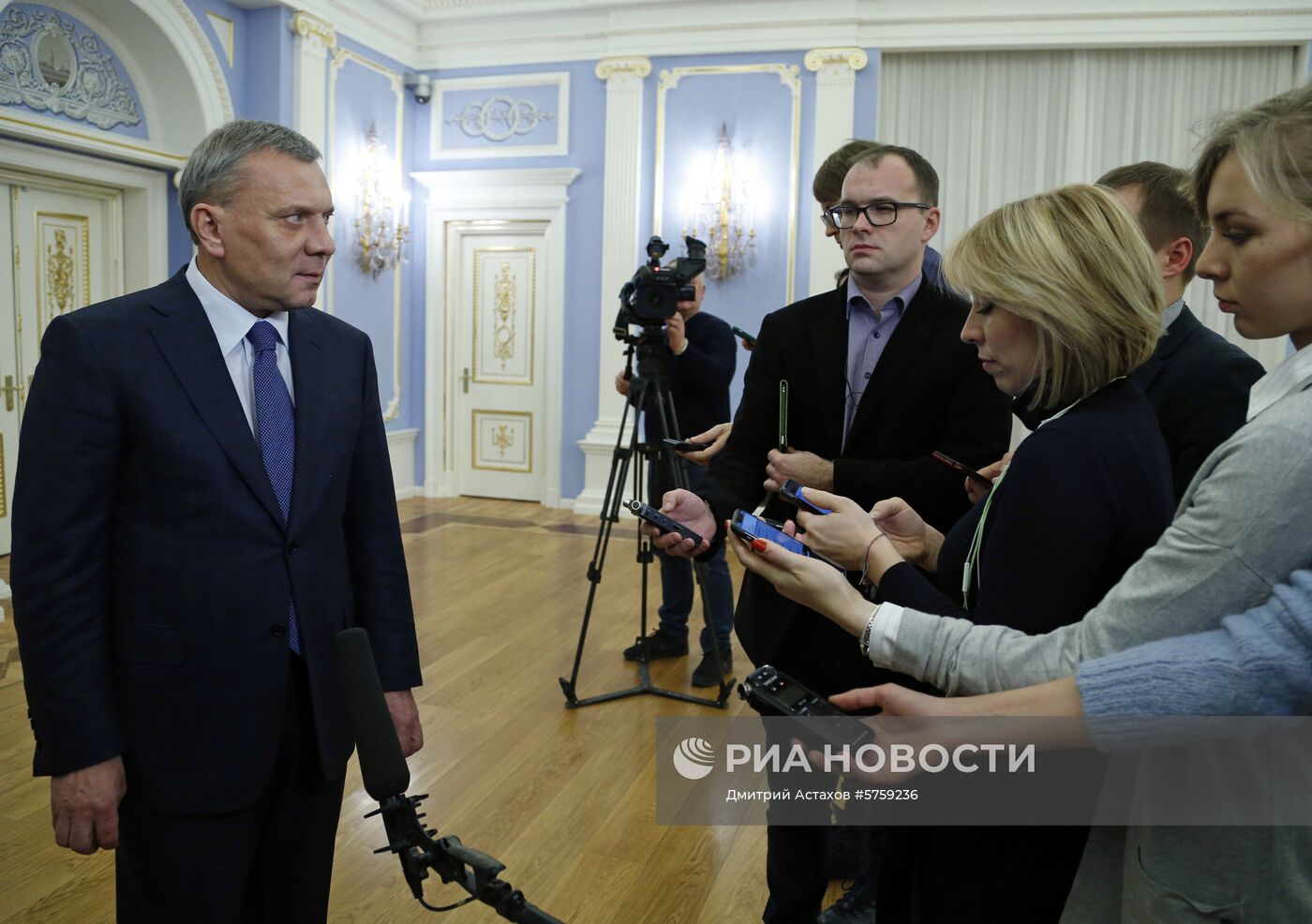 Премьер-министр РФ Д. Медведев провел совещание по вопросу развития "Роскосмоса"