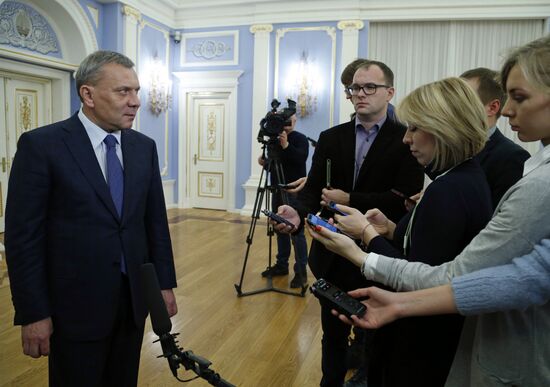 Премьер-министр РФ Д. Медведев провел совещание по вопросу развития "Роскосмоса"