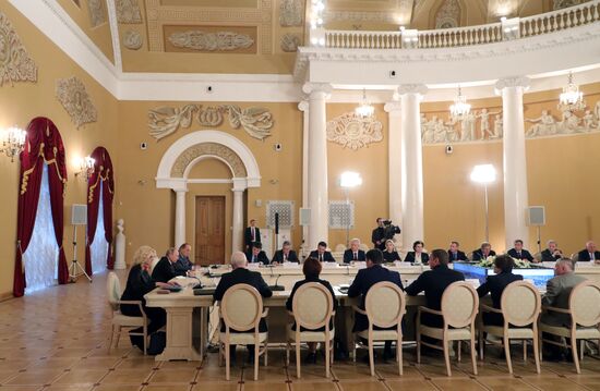 Президент РФ В. Путин провел заседание попечительского совета МГУ имени М.В. Ломоносова 