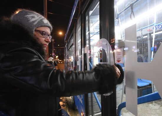 Кнопки открытия дверей заработали в московских автобусах и электробусах