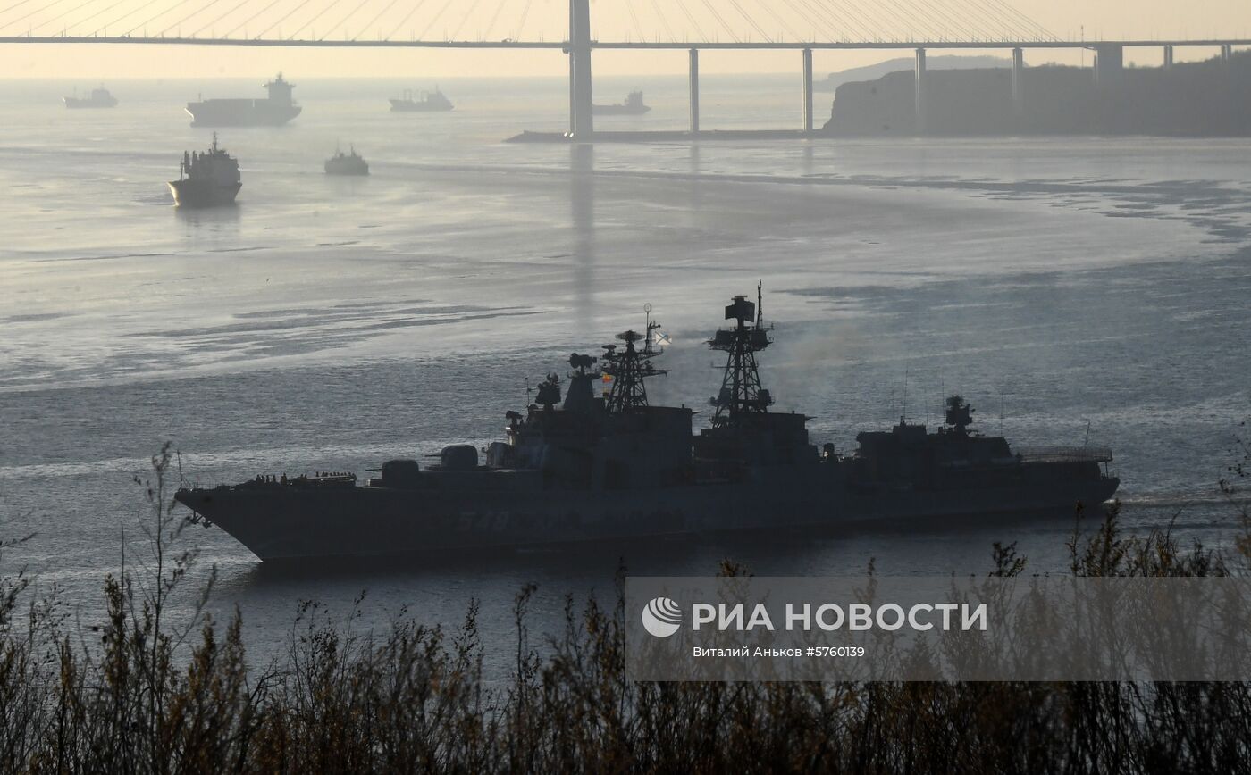 Встреча отряда боевых кораблей ТОФ в порту Владивостока