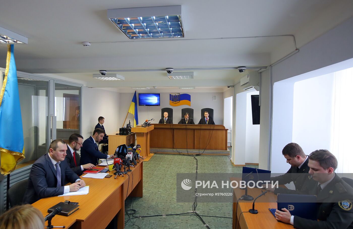 Украинский суд признал Януковича виновным в госизмене
