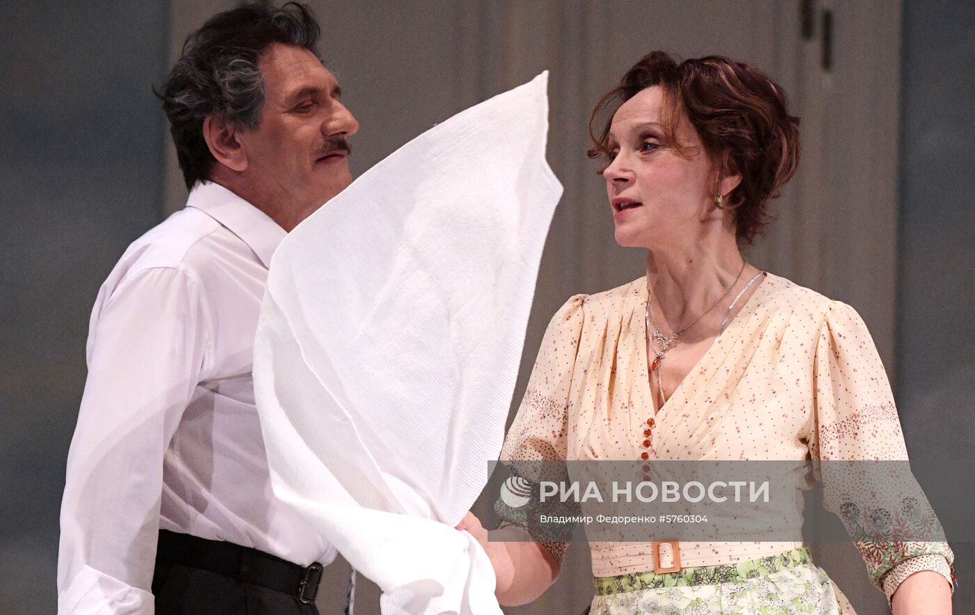 Спектакль "Суббота, воскресенье, понедельник" в театре им. Е. Вахтангова