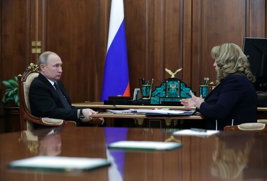 Президент РФ В. Путин встретился с главой ЦИК РФ Э. Памфиловой