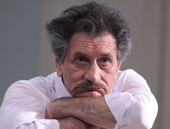 Спектакль "Суббота, воскресенье, понедельник" в театре им. Е. Вахтангова