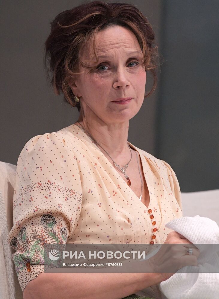 Спектакль "Суббота, воскресенье, понедельник" в театре им. Е. Вахтангова