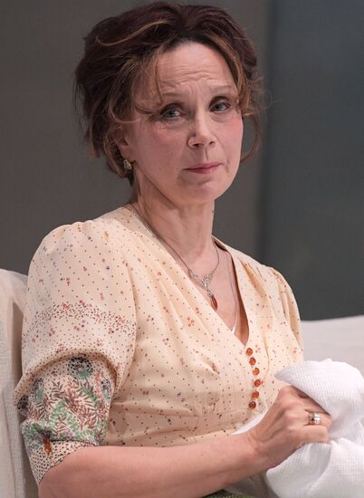 Спектакль "Суббота, воскресенье, понедельник" в театре им. Е. Вахтангова