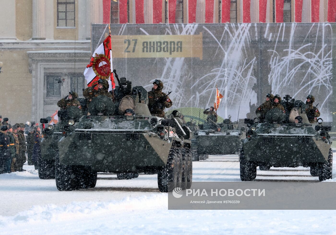 Бронетранспортеры БТР-82А во время генеральной репетиции парада в честь 75-летия снятия блокады Ленинграда на Дворцовой площади в Санкт-Петербурге. Место: Россия, Санкт-Петербург. Автор: Алексей Даничев/РИА Новости. Генеральная репетиция парада в честь 75-летия снятия блокады Ленинграда