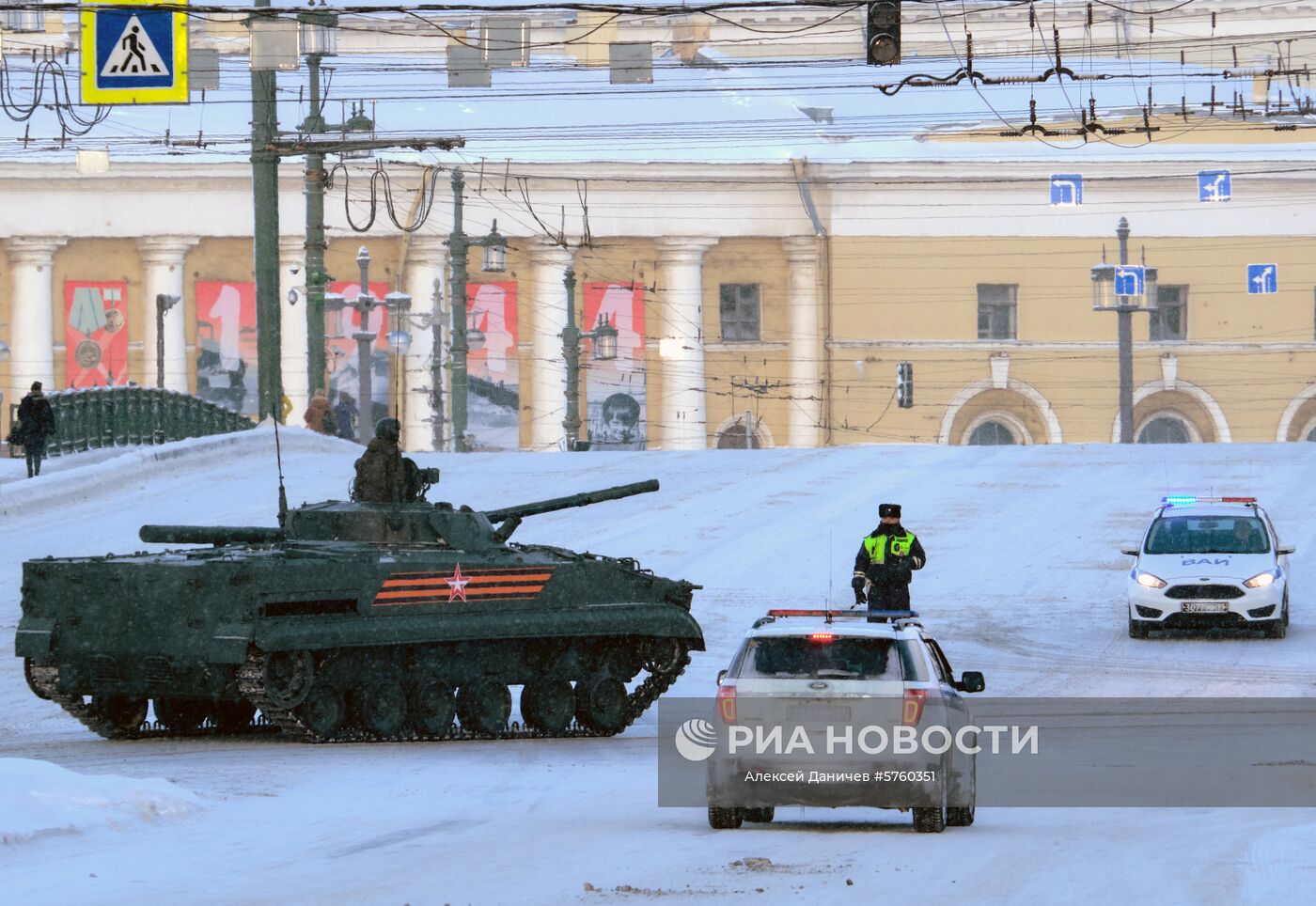 Боевая машина пехоты БМП-3 после генеральной репетиции парада в честь 75-летия снятия блокады Ленинграда на Дворцовой площади в Санкт-Петербурге. Место: Россия, Санкт-Петербург. Автор: Алексей Даничев/РИА Новости. Генеральная репетиция парада в честь 75-летия снятия блокады Ленинграда