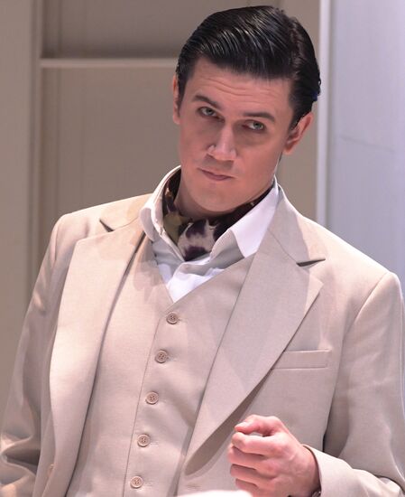 Спектакль "Суббота, воскресенье, понедельник" в театре им. Е. Вахтангова