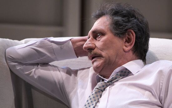 Спектакль "Суббота, воскресенье, понедельник" в театре им. Е. Вахтангова