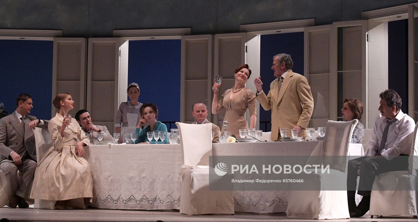 Спектакль "Суббота, воскресенье, понедельник" в театре им. Е. Вахтангова