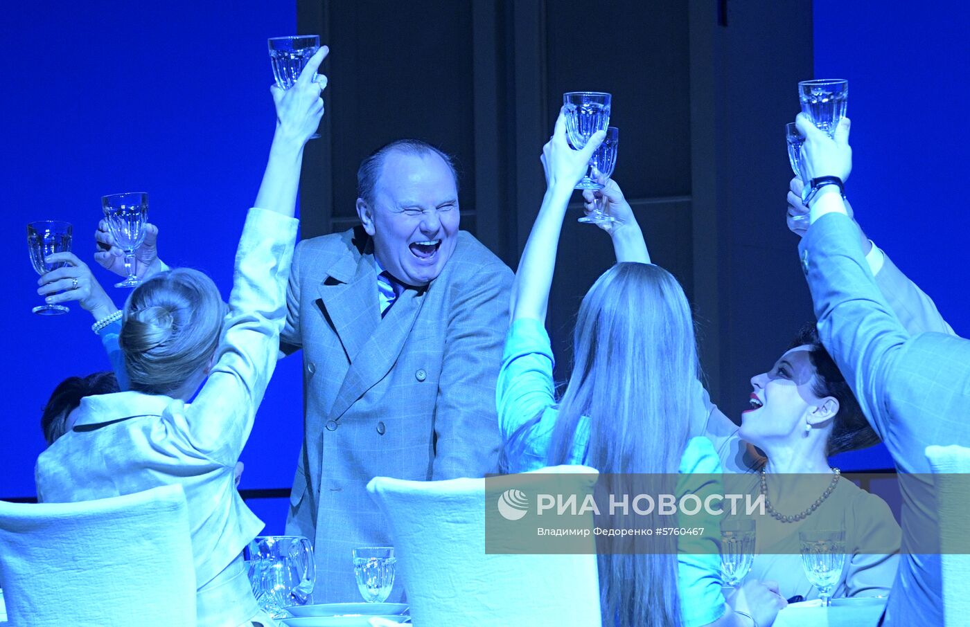 Спектакль "Суббота, воскресенье, понедельник" в театре им. Е. Вахтангова