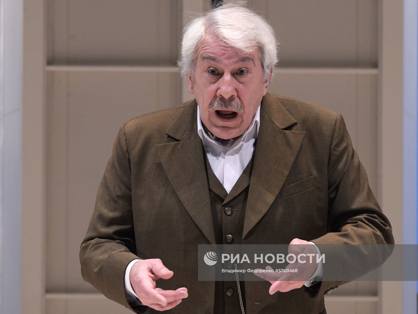 Спектакль "Суббота, воскресенье, понедельник" в театре им. Е. Вахтангова