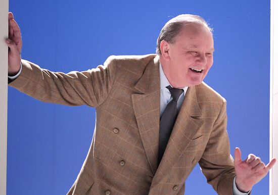 Спектакль "Суббота, воскресенье, понедельник" в театре им. Е. Вахтангова