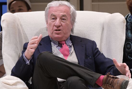 Спектакль "Суббота, воскресенье, понедельник" в театре им. Е. Вахтангова