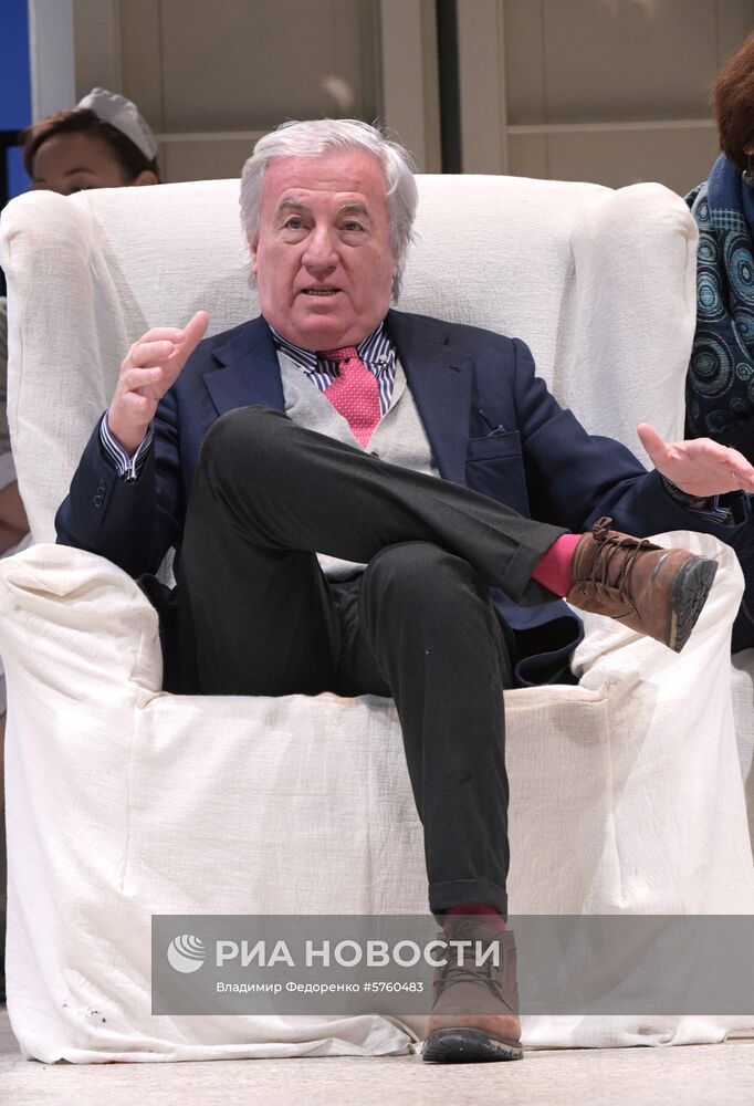 Спектакль "Суббота, воскресенье, понедельник" в театре им. Е. Вахтангова