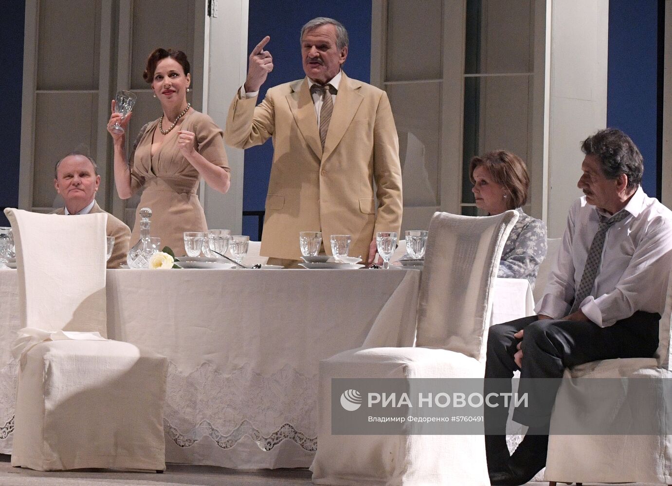 Спектакль "Суббота, воскресенье, понедельник" в театре им. Е. Вахтангова