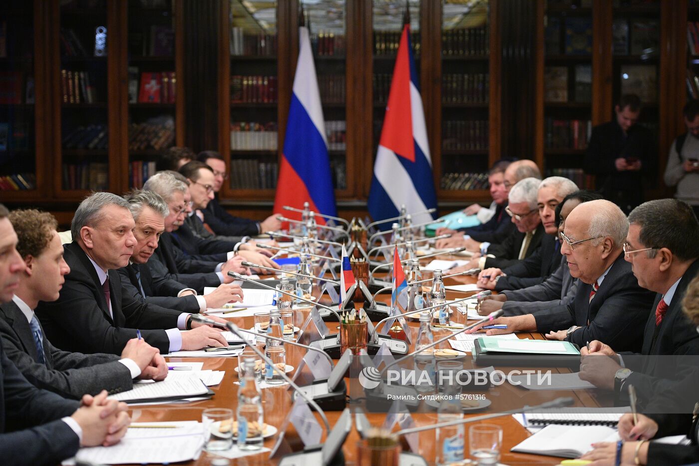 Встреча заместителя председателя правительства РФ Ю. Борисова с зампредом Совета министра Кубы Р. Кабрисом 