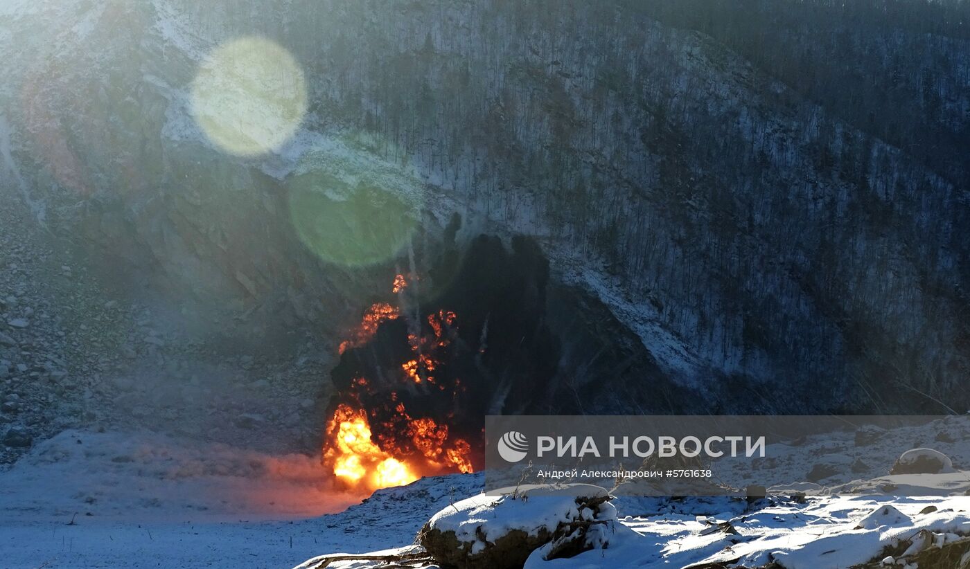 Подрывные работы на реке Бурее