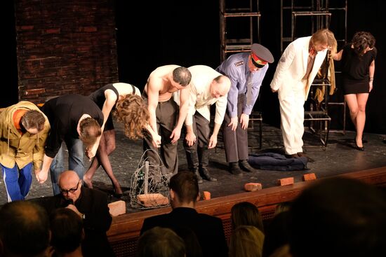 Юбилейный спектакль "Роман о девочках" по прозе В. Высоцкого