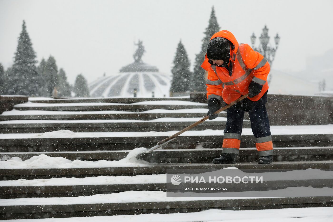 Снегопад в Москве 