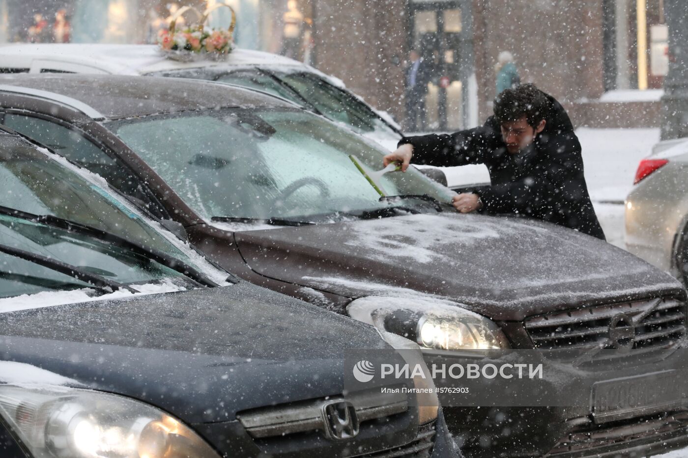 Снегопад в Москве 