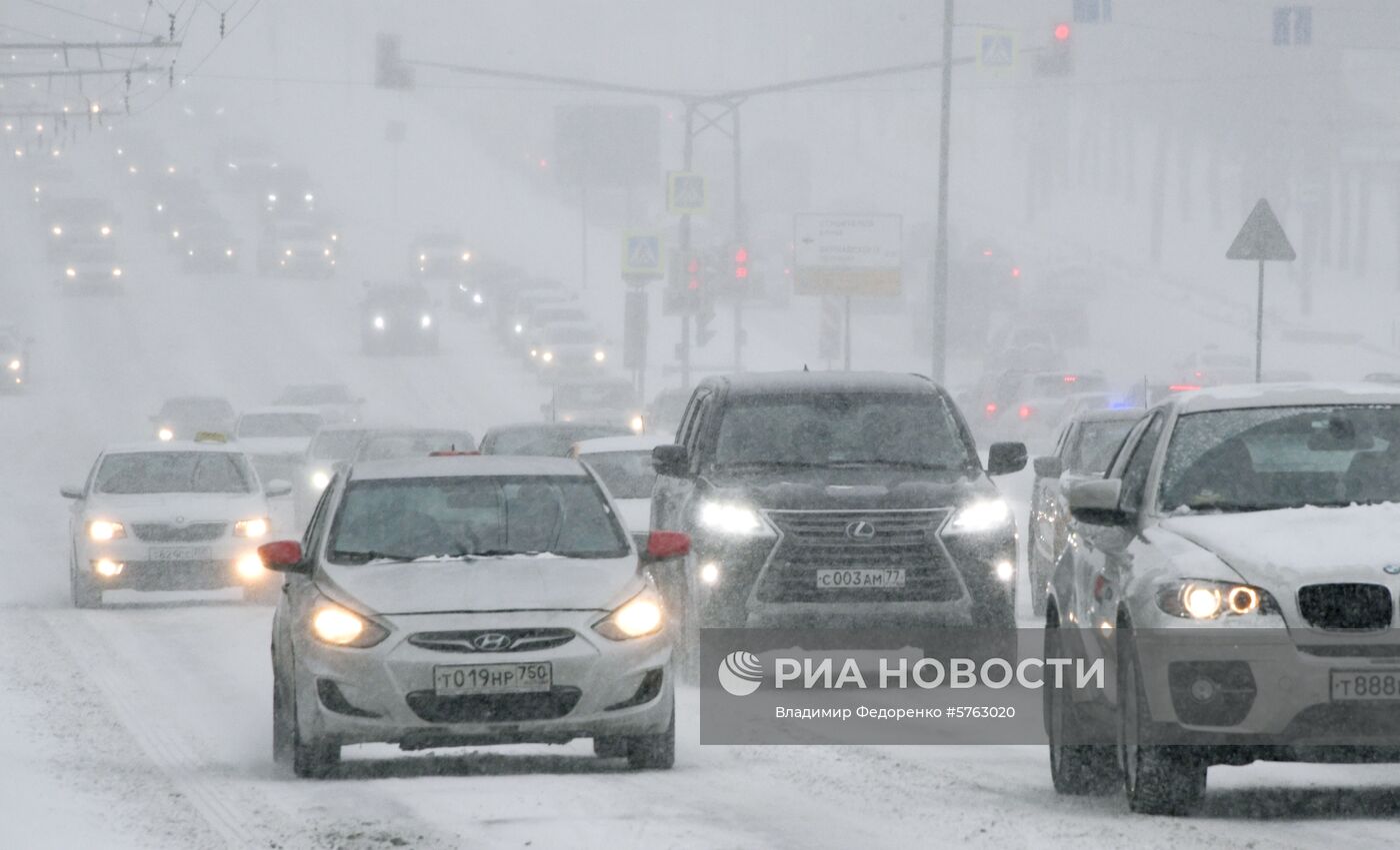 Снегопад в Москве 