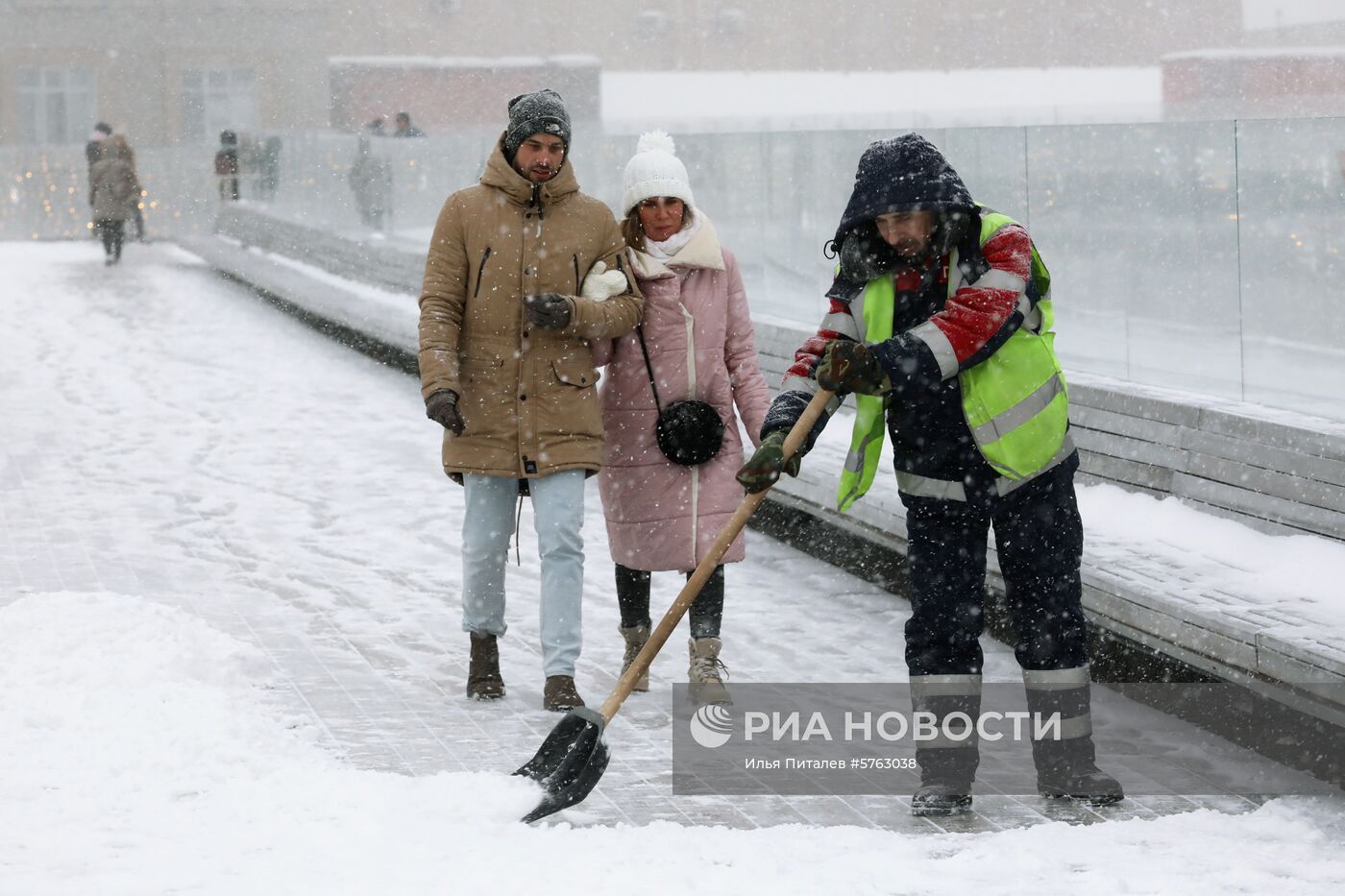 Снегопад в Москве 