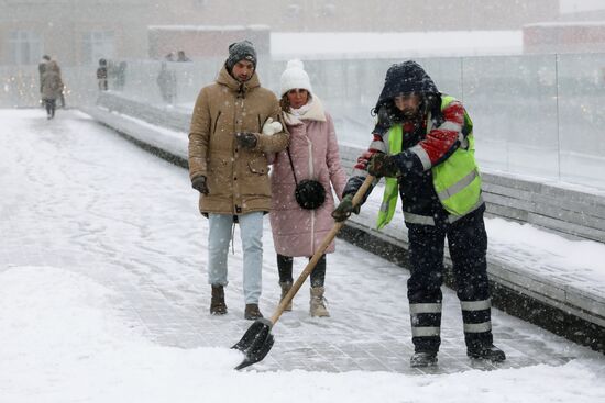 Снегопад в Москве 