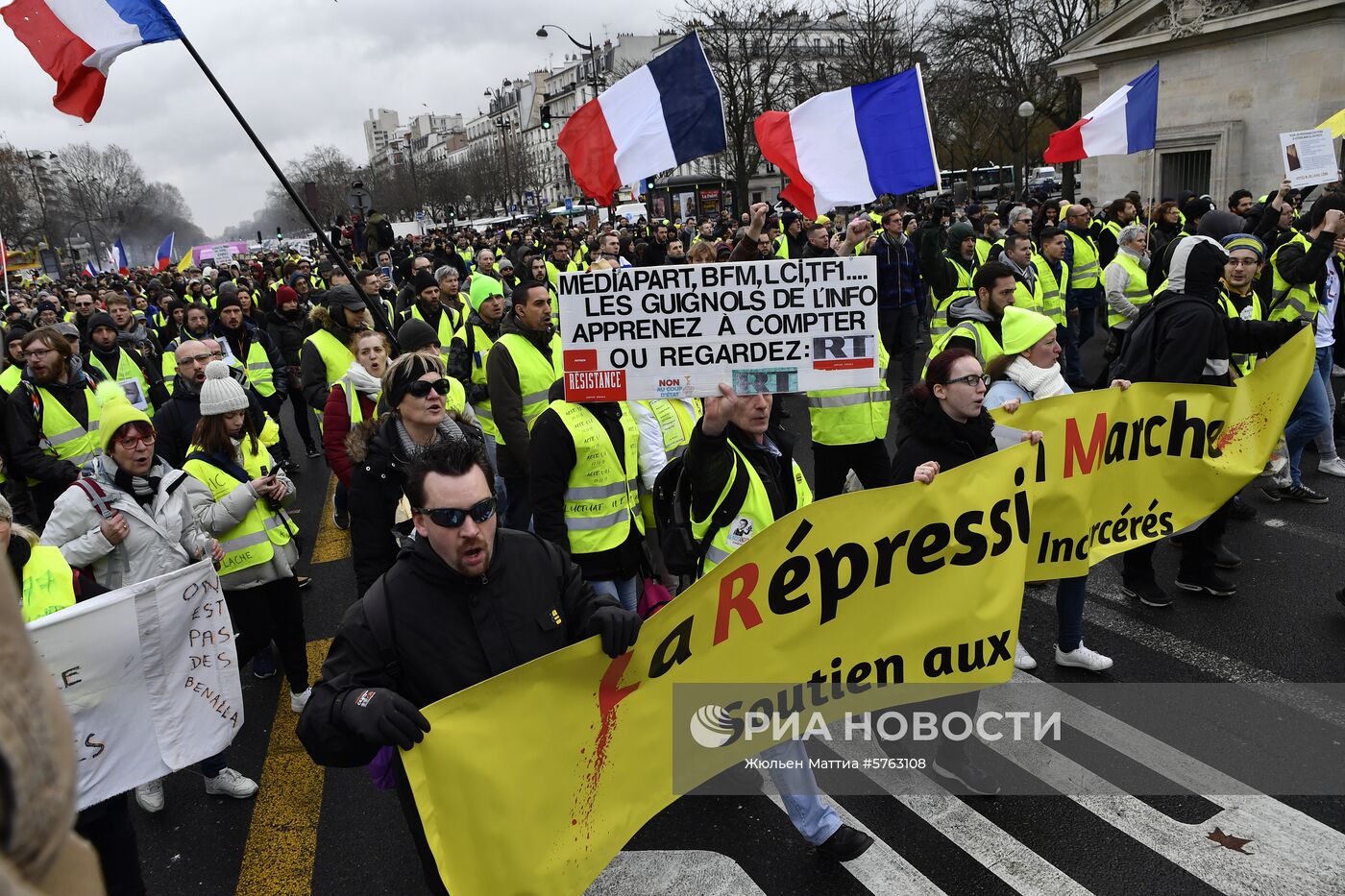 Протестная акция "желтых жилетов" в Париже