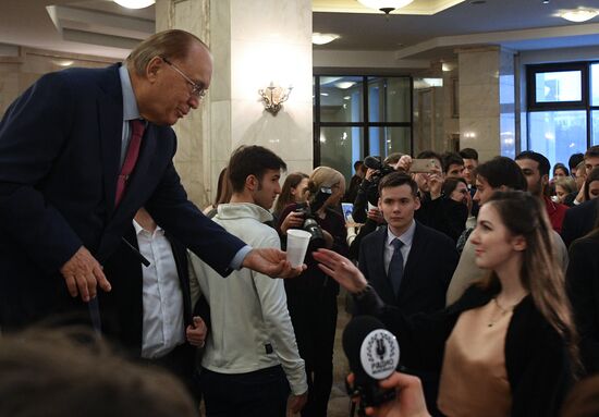 Церемония розлива медовухи в МГУ